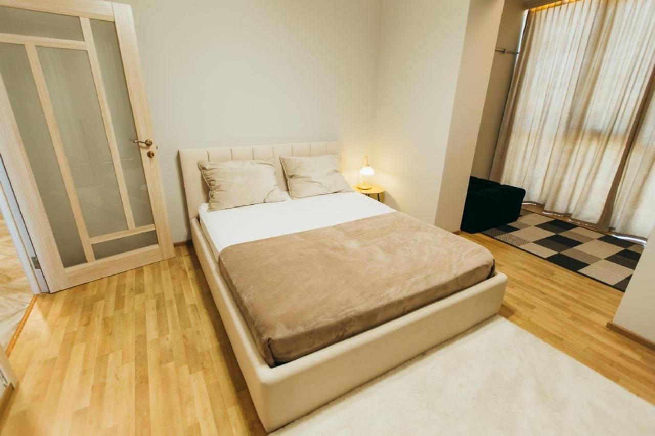 Atlant Luxury Big Family Apart On Golovna З Двома Окремими Спальнями Навпроти Тц Депот Безконтактне Заселення Черновцы Экстерьер фото